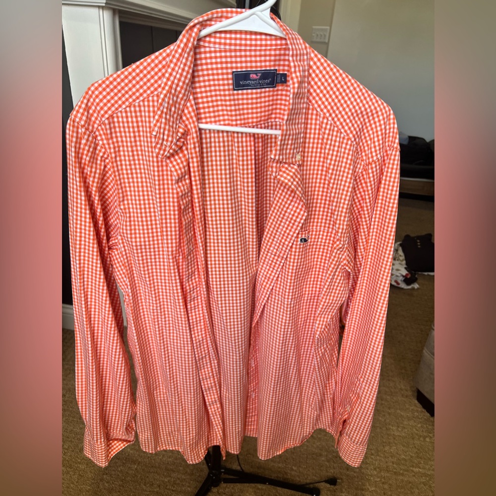 Large Vineyard vines button up
